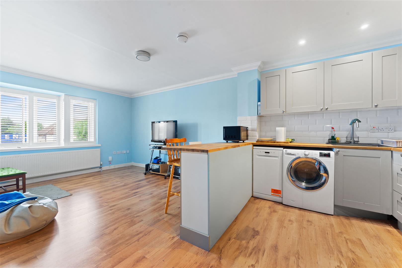 2 bed property in Epsom Road, Sutton